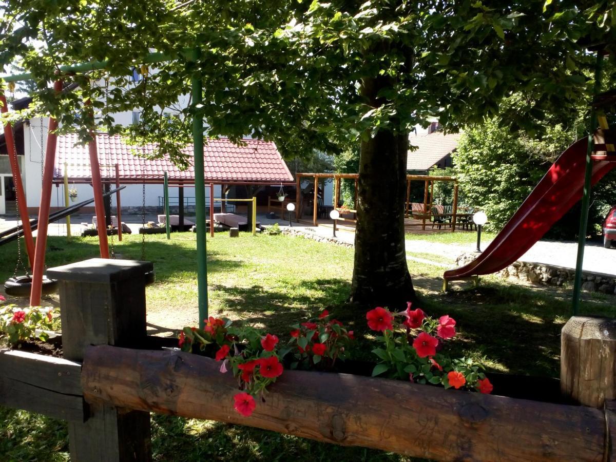 Guesthouse Arnika Fužine Eksteriør billede