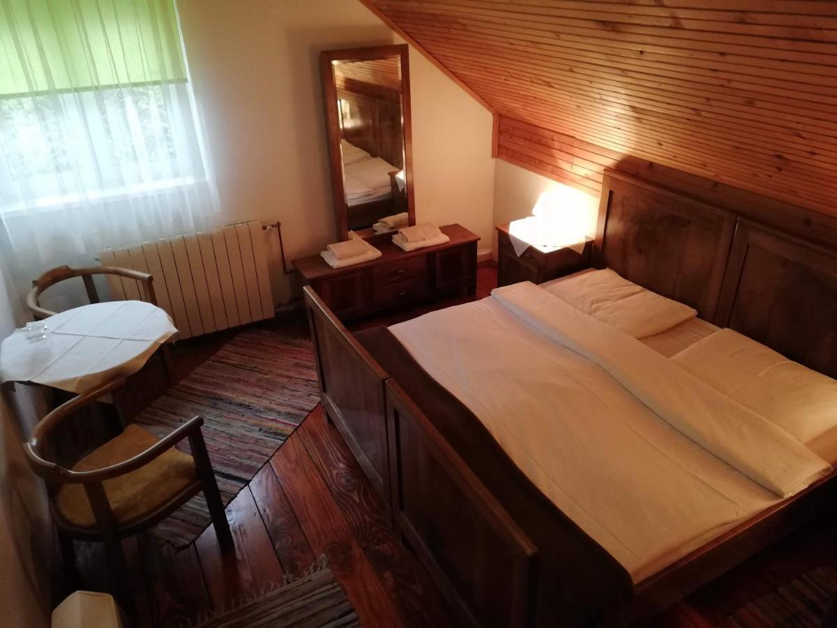 Guesthouse Arnika Fužine Eksteriør billede